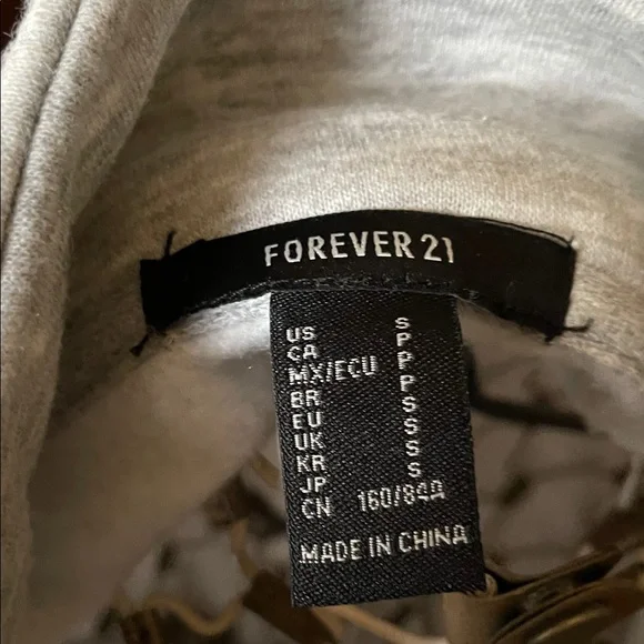 NWT Forever 21 Light Gray Cropped Sweatshirt Jacket - Picture 2 of 7